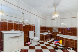 Wyjątkowy dom w Ochli na sprzedaż